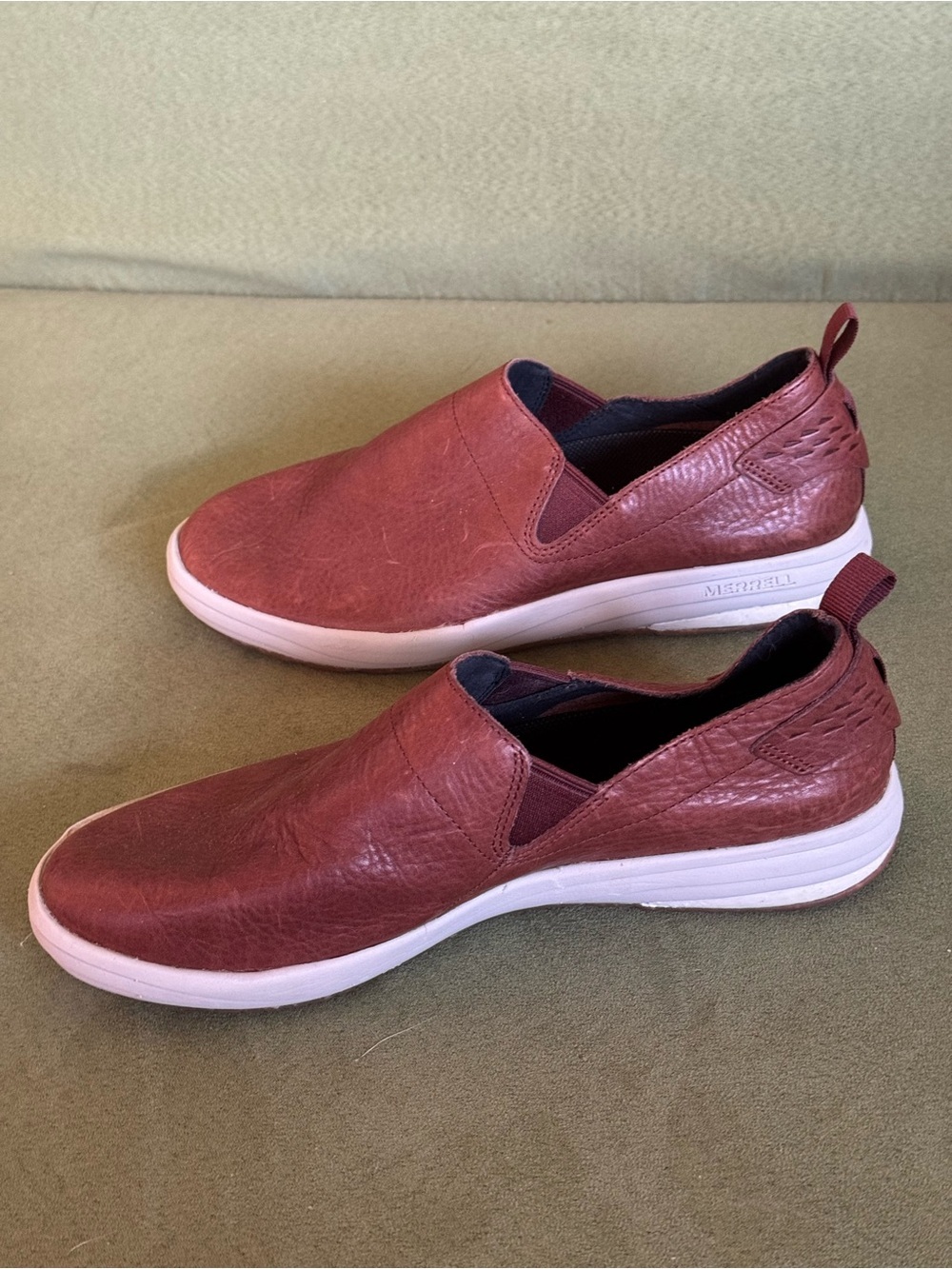 Merrell womens Slip-On Loafers in Burgundy with White Sole - Picture 6 of 9